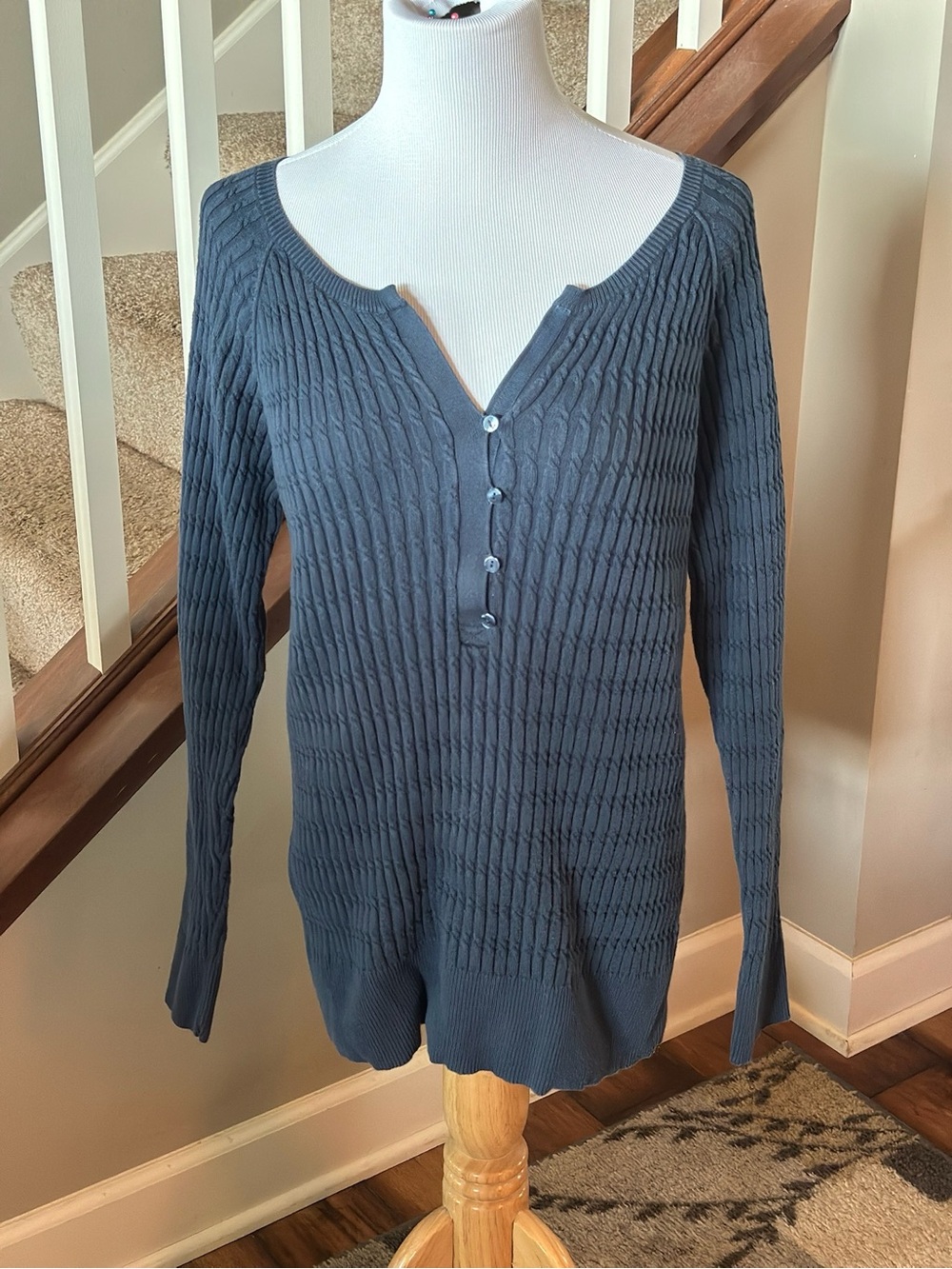 Eddie Bauer Slate Blue Cable-Knit V-Neck Henley Sweater - E1013